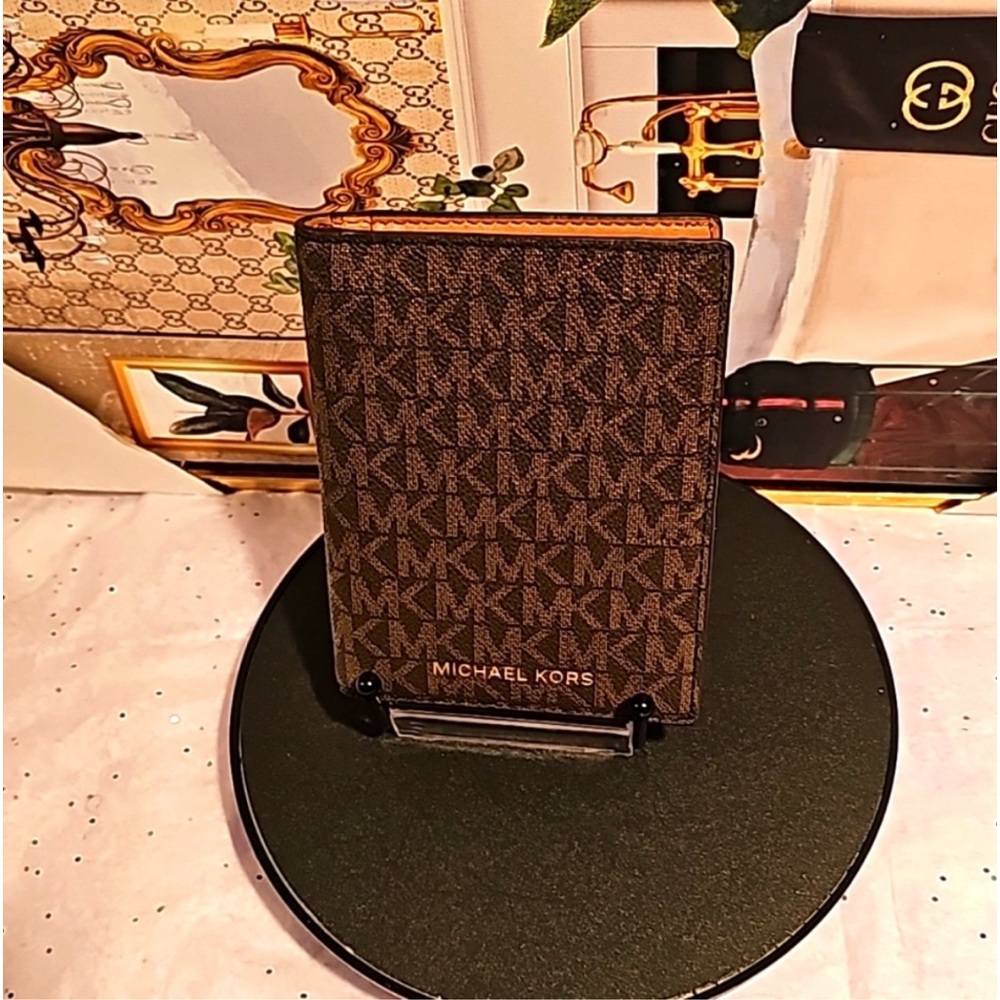 Michael Kors Jet Set Travel Passport Holder / Wallet